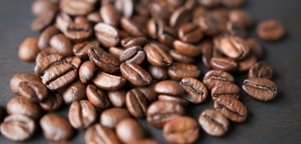 Granos de café de tueste medio